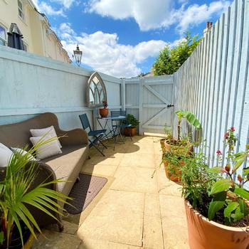 Lisburne Place Luxury Town House - private courtyard